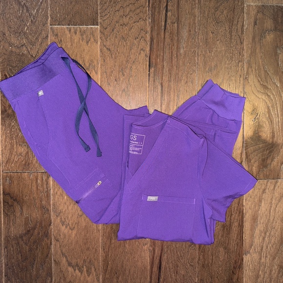 Figs digital grape Catarina small top and zamora sm/petite bottoms - Picture 1 of 1